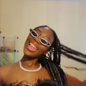 STUDDED CAT EYE SUNGLASSES